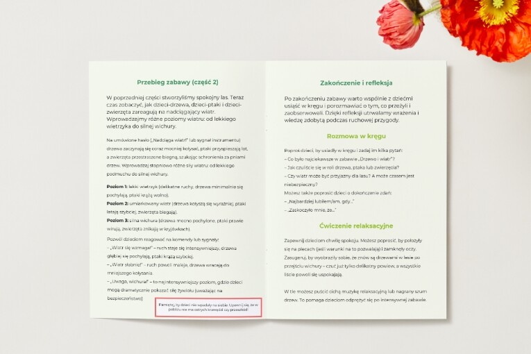 Zabawa w „Drzewo i wiatr”: dzieci odgrywają role drzew, ptaków, zwierząt.