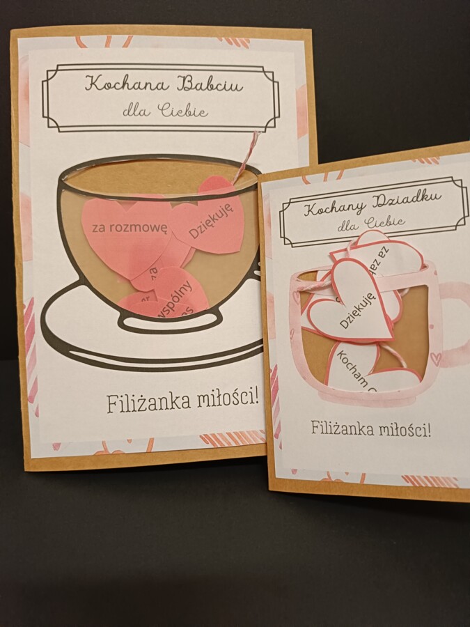 💌 Gotowy szablon kartki „Filiżanka miłości” — dla Babci, Dziadka, Mamy i Taty!