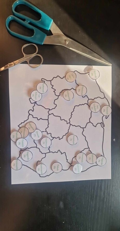 Materiał do zalaminowania/praca w grupach/stacje zadaniowe/układanka/puzzle „Obszary chronionego krajobrazu”, „Parki narodowe Polski” w pdf. Przyroda, Geografia 7, dział „Poznajemy krajobraz najbliższej okolicy”.