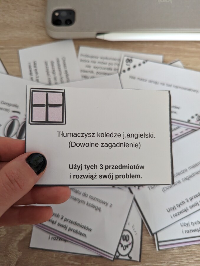 Użyj tych trzech przedmiotów i rozwiąż swój problem. Kreatywna gra.