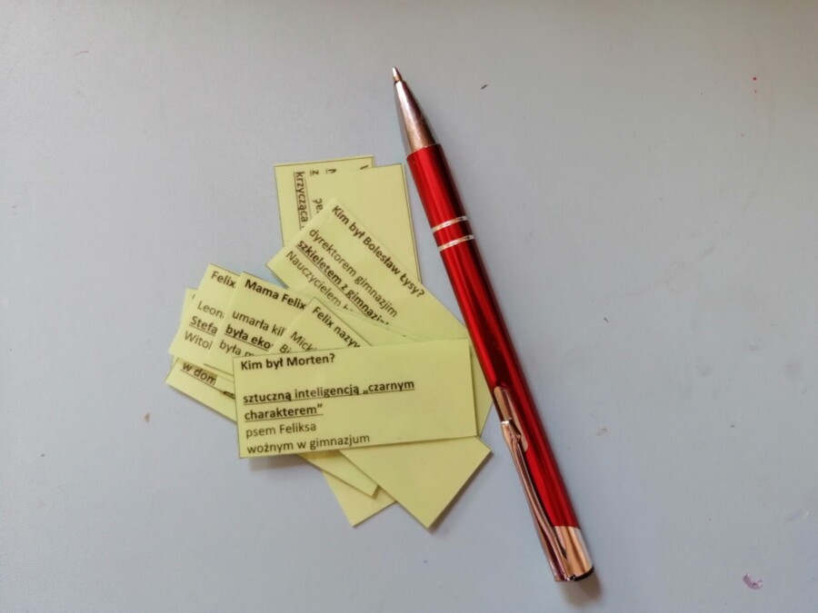 "Felix, Net i Nika" - Gra dydaktyczna- 30 pytań i odpowiedzi na A-4