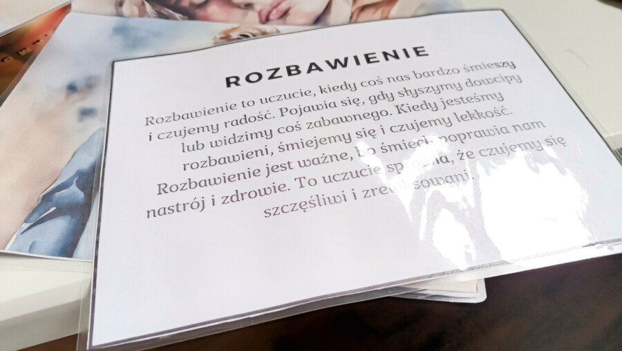 Karty emocji - 45 kart z ilustracjami i opisem emocji