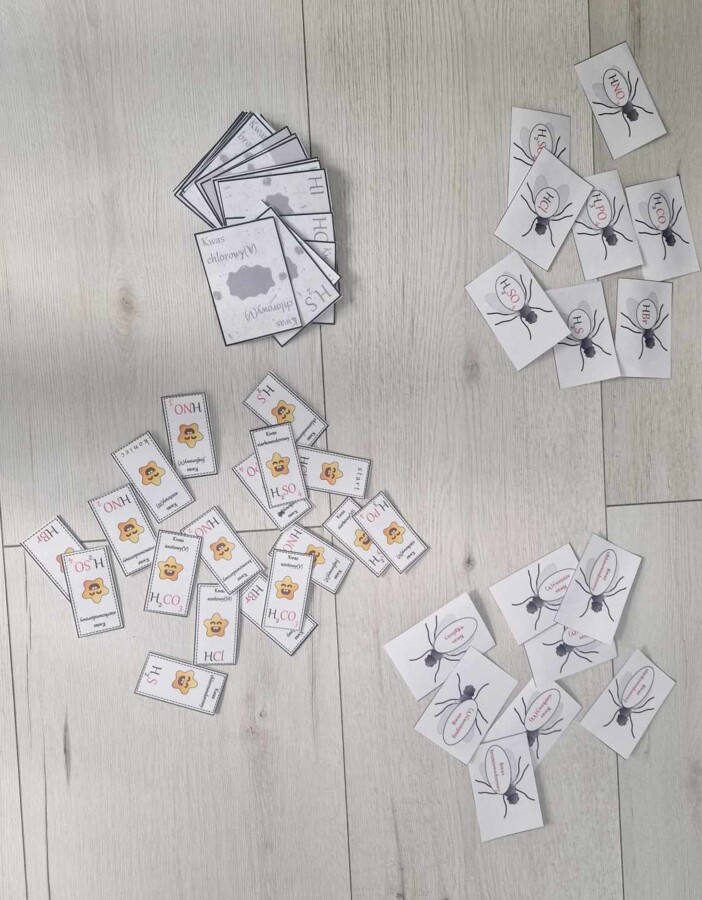 Gry (muchy, układanka, domino, Piotruś – gra karciana) „Wzory i nazwy kwasów”, w pdf. Chemia 7 i 8 , dział „Kwasy”. Materiał wykonany na podstawie podręcznika z wydawnictwa MAC – nowość 2024/2025.