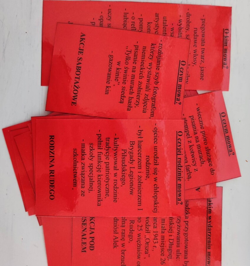 Kamienie na szaniec - O kim/o czym mowa?