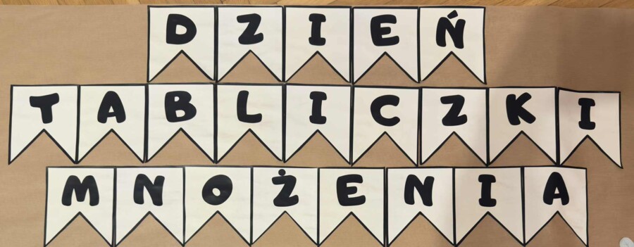 Napis dzień tabliczki mnożenia