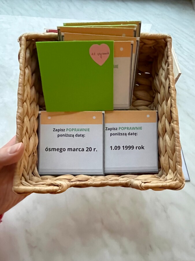 Jak poprawnie zapisać i odczytać datę - teoria i ćwiczenia