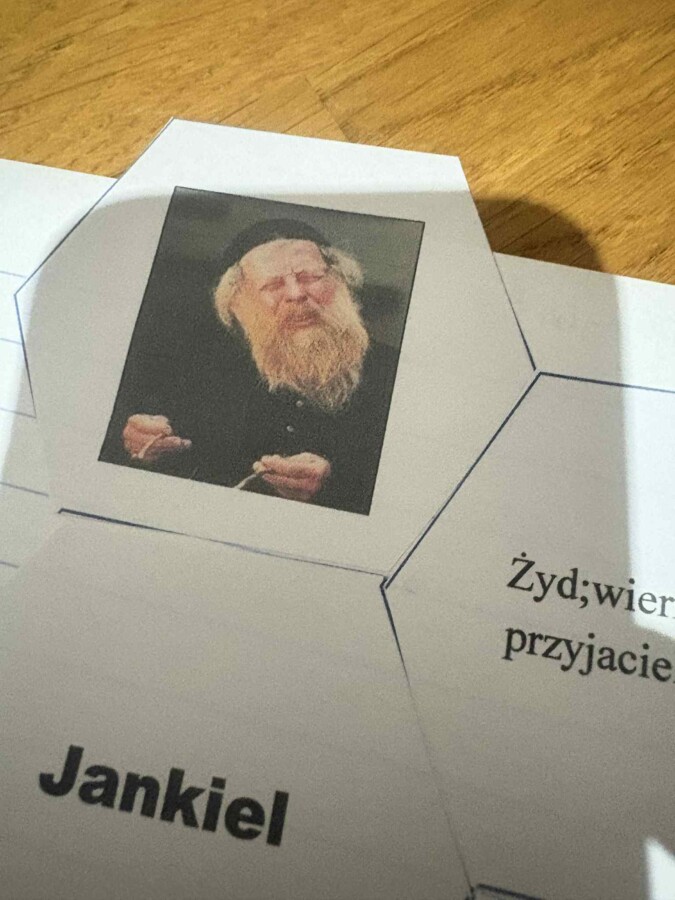 Pan Tadeusz w plastrach miodu.