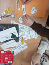 LAPBOOK - Present Simple & Present Continuous by Alicja Soszka