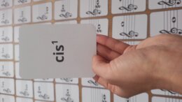 Muzyka, nauka nut. Kart/fiszki nazwy dźwięków w kluczu wiolinowym.  51 nut (w tym krzyżyki i bemole).