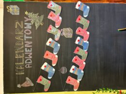 Polonistyczny kalendarz adwentowy dla klasy 7 i 8. Aż 43 zadania!