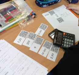 Praca i moc prądu elektrycznego z QR kodami