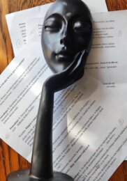 Scenariusz przedstawienia "Twoja twarz wygląda znajomo"