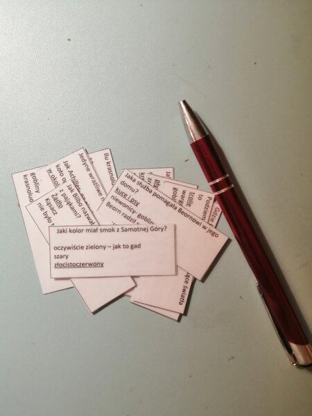 "Hobbit" - 30 pytań na A-4