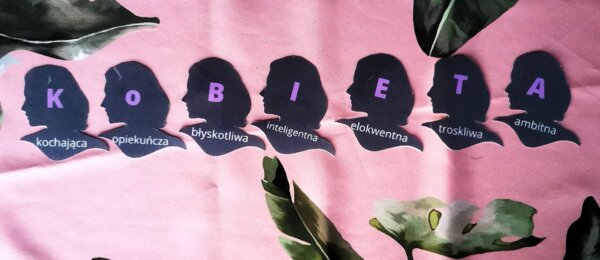 Dzień Kobiet - przymiotniki - napis - grafika