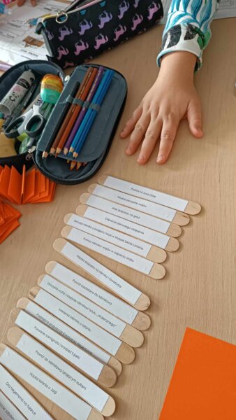 Żona modna - Ignacy Krasicki - plan wydarzeń na patyczkach - pomoc montessoriańska