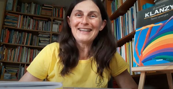 Czytanie znienacka. Wydawnictwo Stowarzyszenia KLANZA. Od 30 lat w Polsce:)