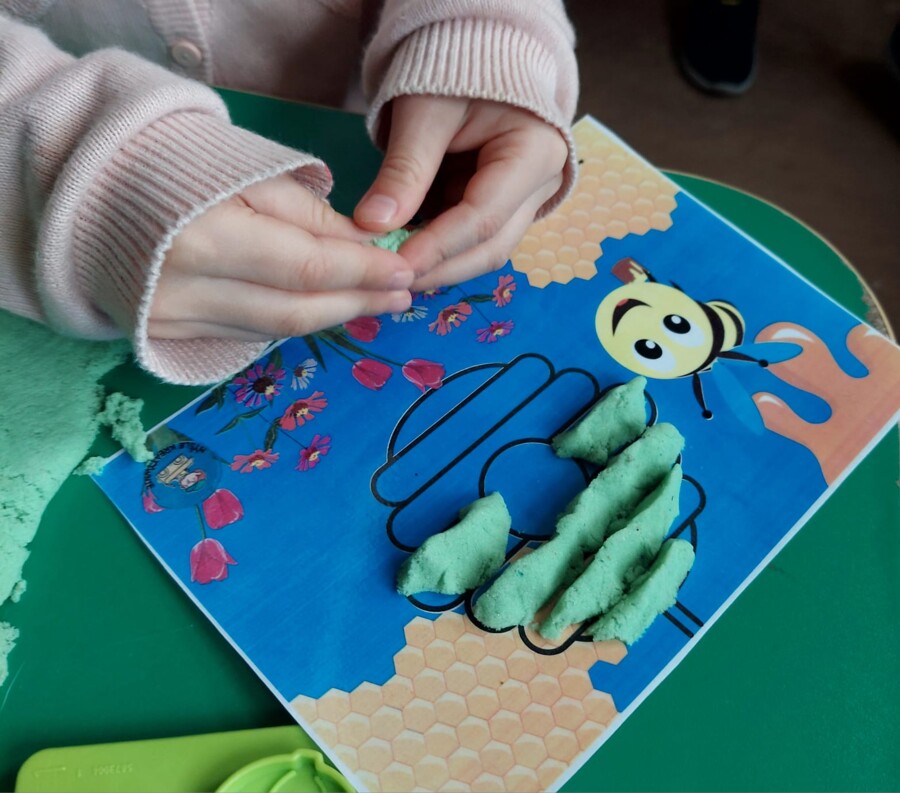 WIOSENNE MATY DO ZABAWY Z MASAMI PLASTYCZNYMI