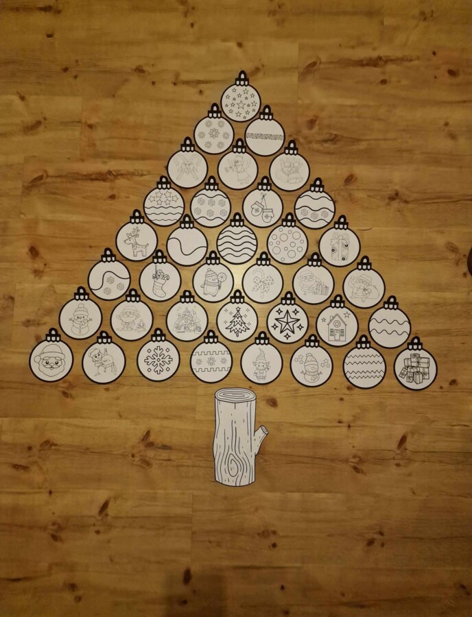 Choinka XXL - z bombek kolorowanka