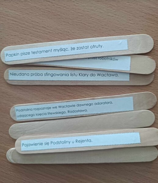 "Zemsta" Aleksandra Fredry - plan wydarzeń na patyczkach