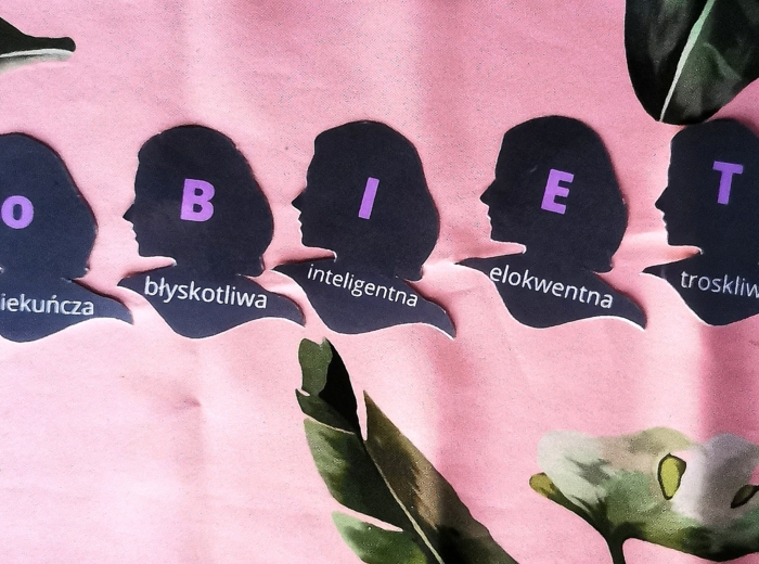 Dzień Kobiet - przymiotniki - napis - grafika