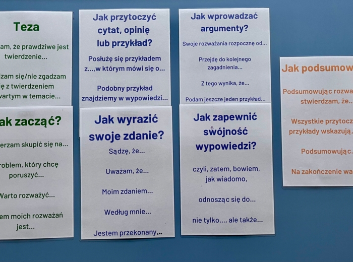 Rozprawka - przydatne słownictwo - kolorowe karty A4