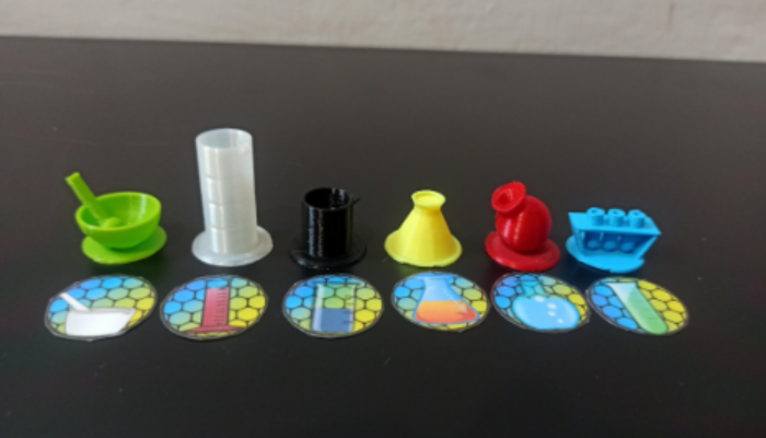 Klasa 7. Chemia. Gra planszowa – Atomy i cząsteczki + pionki i kostka 3D​