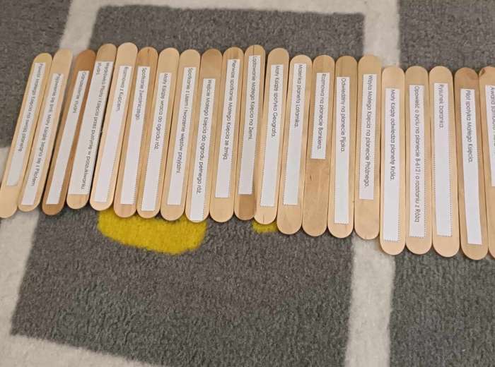 Mały Książę - plan wydrzeń na patyczkach