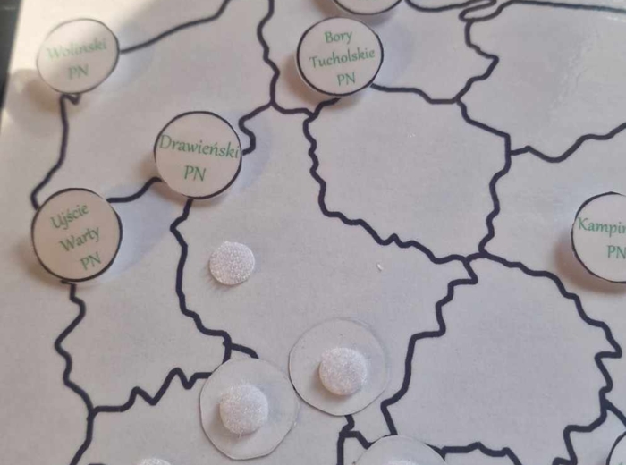 Materiał do zalaminowania/praca w grupach/stacje zadaniowe/układanka/puzzle „Obszary chronionego krajobrazu”, „Parki narodowe Polski” w pdf. Przyroda, Geografia 7, dział „Poznajemy krajobraz najbliższej okolicy”.