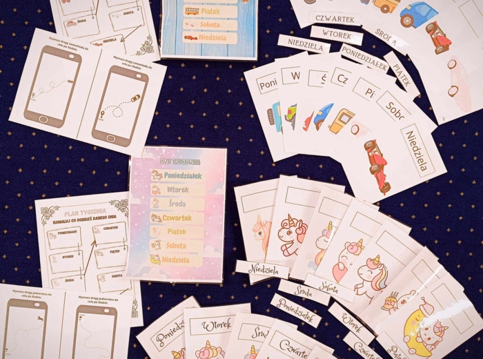 Dni tygodnia z jednorożcami i samochodami