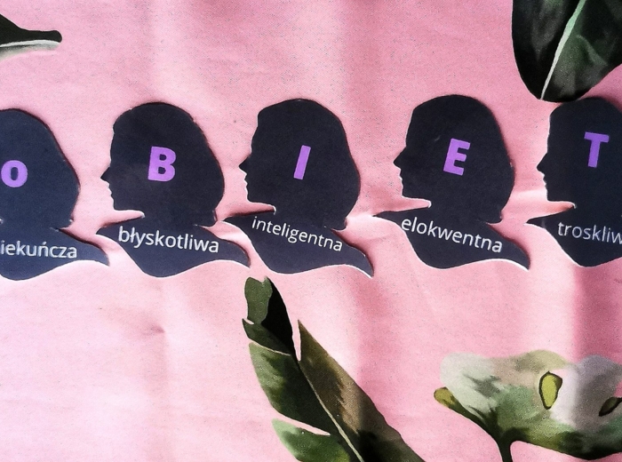 Dzień Kobiet - przymiotniki - napis - grafika