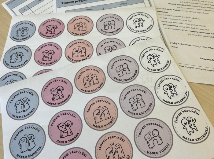 Tropem przyjaźni - gotowy do druku zestaw do zabawy, która porwie całą szkołę!