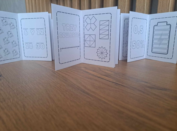 Książeczka ułamkowa - dwie trzecie. Ułamki zwykłe - klasa 4,5