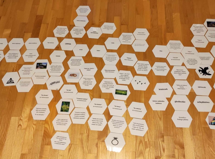 Liryka w heksach edukacyjnych zamknięta