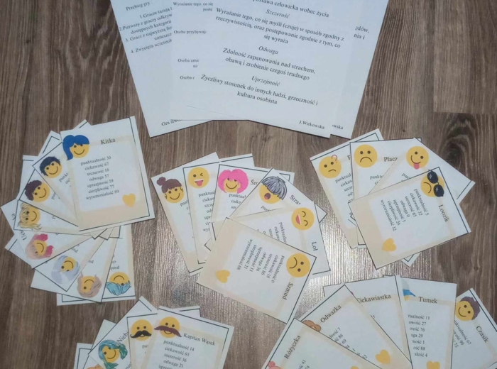 Autorska gra karciana "EMOTCITY" z dodatkami