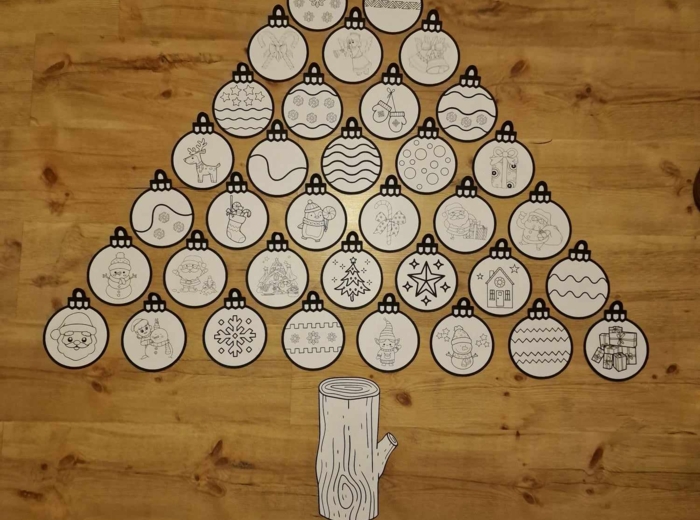 Choinka XXL - z bombek kolorowanka