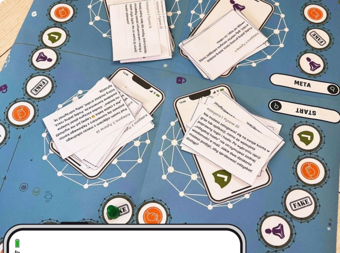 Pułapki Online. Gra planszowa do druku o zagrożeniach w internecie dla młodzieży 12+