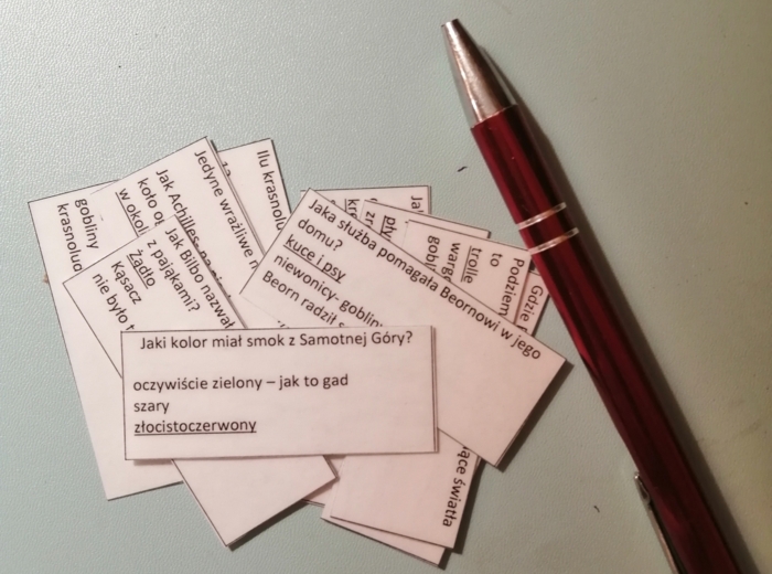 "Hobbit" - 30 pytań na A-4