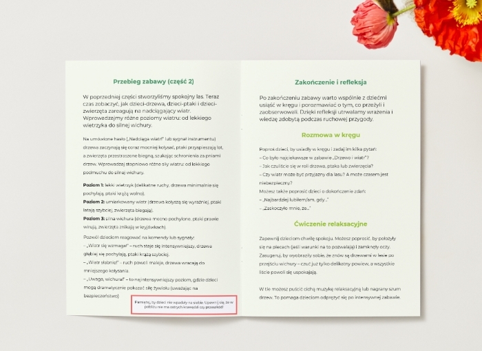 Zabawa w „Drzewo i wiatr”: dzieci odgrywają role drzew, ptaków, zwierząt.