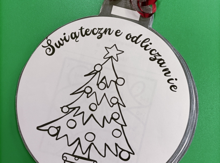 Czarno biały kalendarz adwentowy