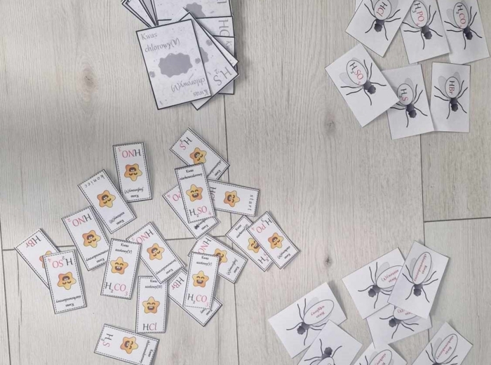 Gry (muchy, układanka, domino, Piotruś – gra karciana) „Wzory i nazwy kwasów”, w pdf. Chemia 7 i 8 , dział „Kwasy”. Materiał wykonany na podstawie podręcznika z wydawnictwa MAC – nowość 2024/2025.