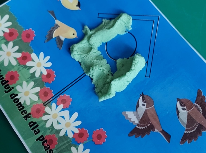 WIOSENNE MATY DO ZABAWY Z MASAMI PLASTYCZNYMI