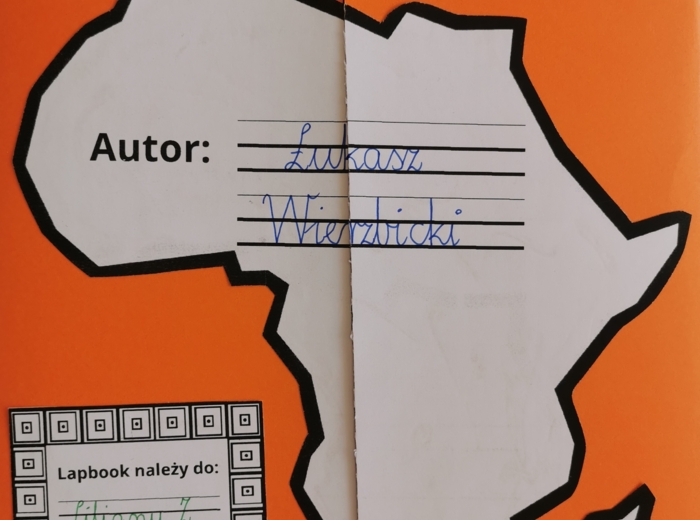 Lapbook - "Afryka Kazika" + test sprawdzający wiedzę z lektury + kod QR do testu