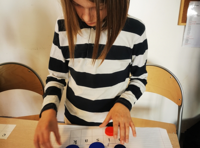 Samogłoski, spółgłoski - plansza do nakrętek