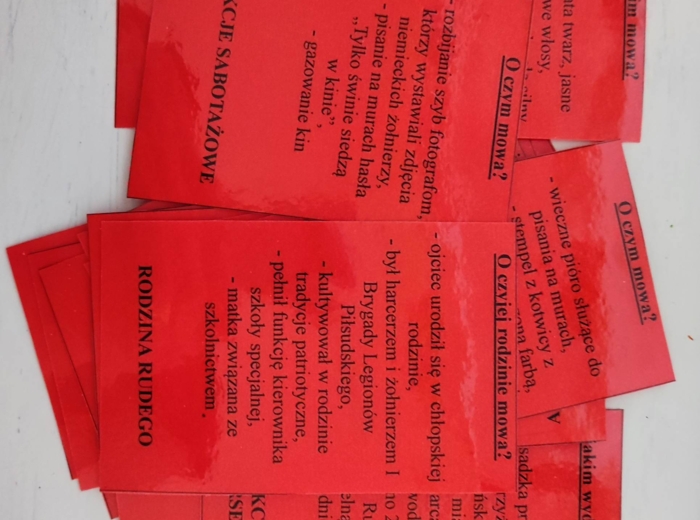 Kamienie na szaniec - O kim/o czym mowa?