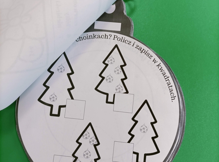 Czarno biały kalendarz adwentowy