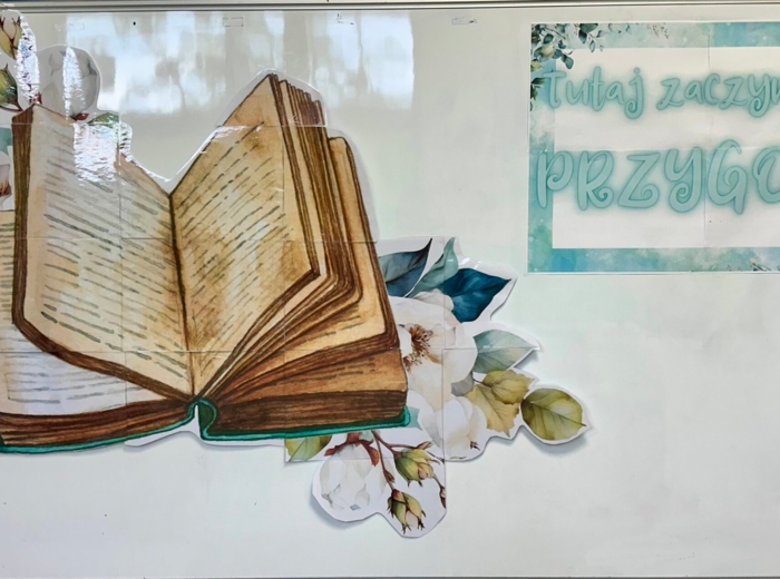 Napis A3 na 1 września „tutaj zaczyna się przygoda”