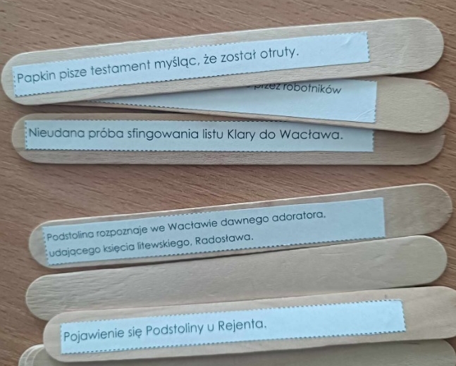 "Zemsta" Aleksandra Fredry - plan wydarzeń na patyczkach