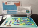 Klasa 7. Chemia. Gra planszowa – Atomy i cząsteczki + pionki i kostka 3D​