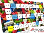 Gra planszowa LEGO matematyka: dodawanie i odejmowanie. Dzień klocków LEGO