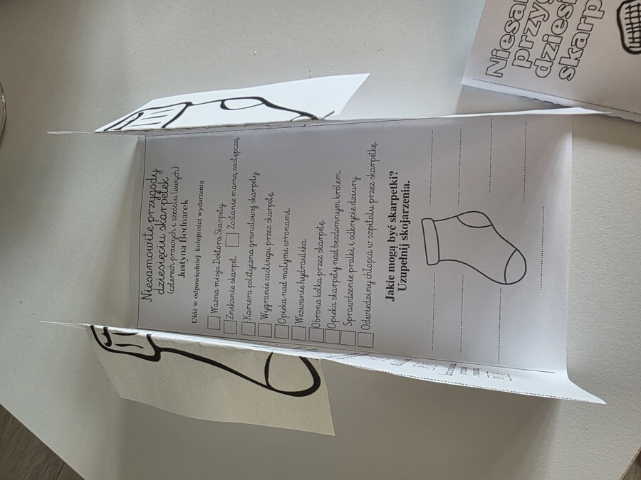 Lapbook + miniksiążeczka ,, Niesamowite przygody dziesięciu skarpetek"